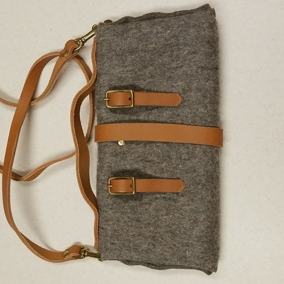 Small Felt purse - Picture 4 of 5